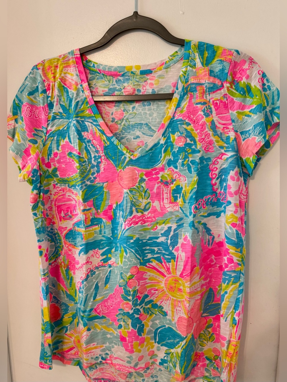 Lilly Pulitzer Vivid Tropical Print V-Neck Women's Tee - Pink & Blue Size S
